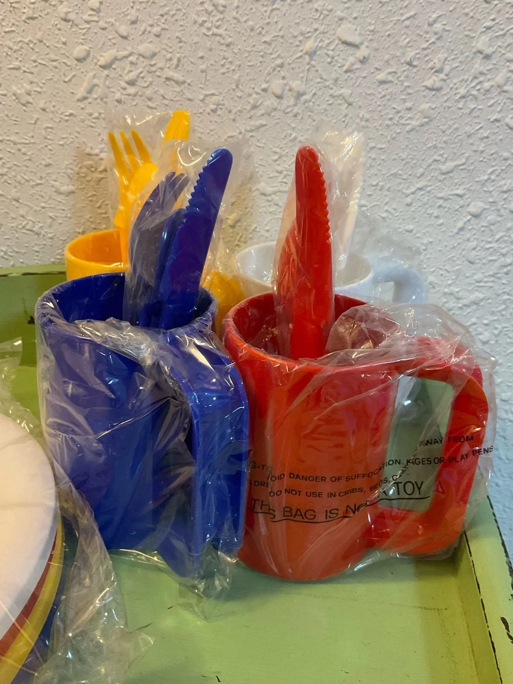 Retro picnic serving set. Primary color. Complete set